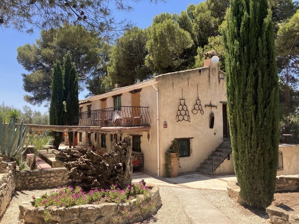 Hacienda exterior Sally Parkes 3